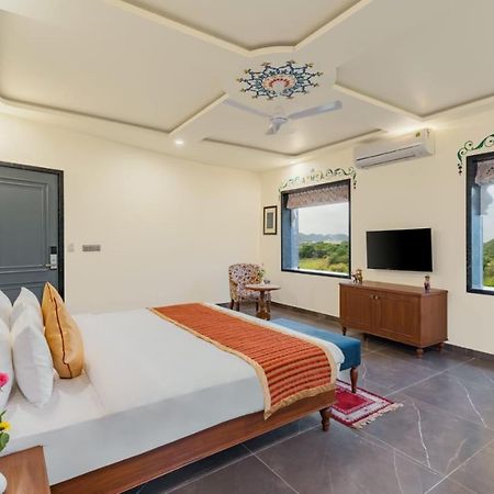 ホテル Traavista Aravali Mahal ウダイプル エクステリア 写真
