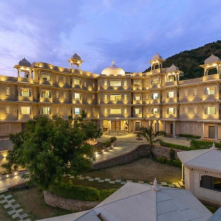 ホテル Traavista Aravali Mahal ウダイプル エクステリア 写真