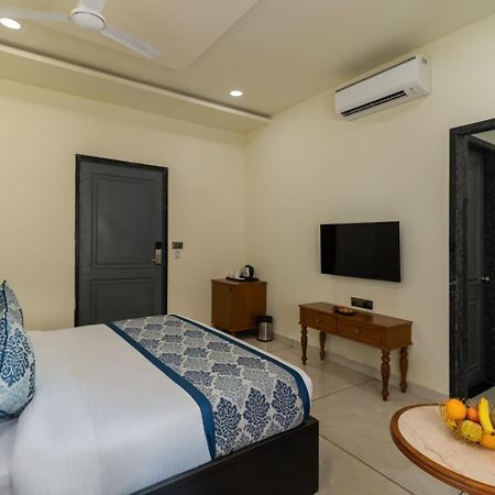 ホテル Traavista Aravali Mahal ウダイプル エクステリア 写真