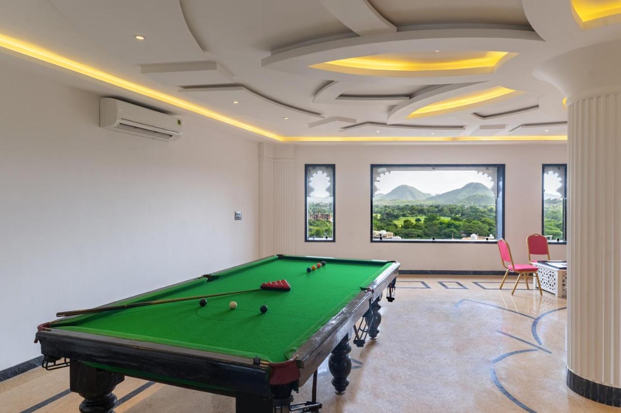 ホテル Traavista Aravali Mahal ウダイプル エクステリア 写真