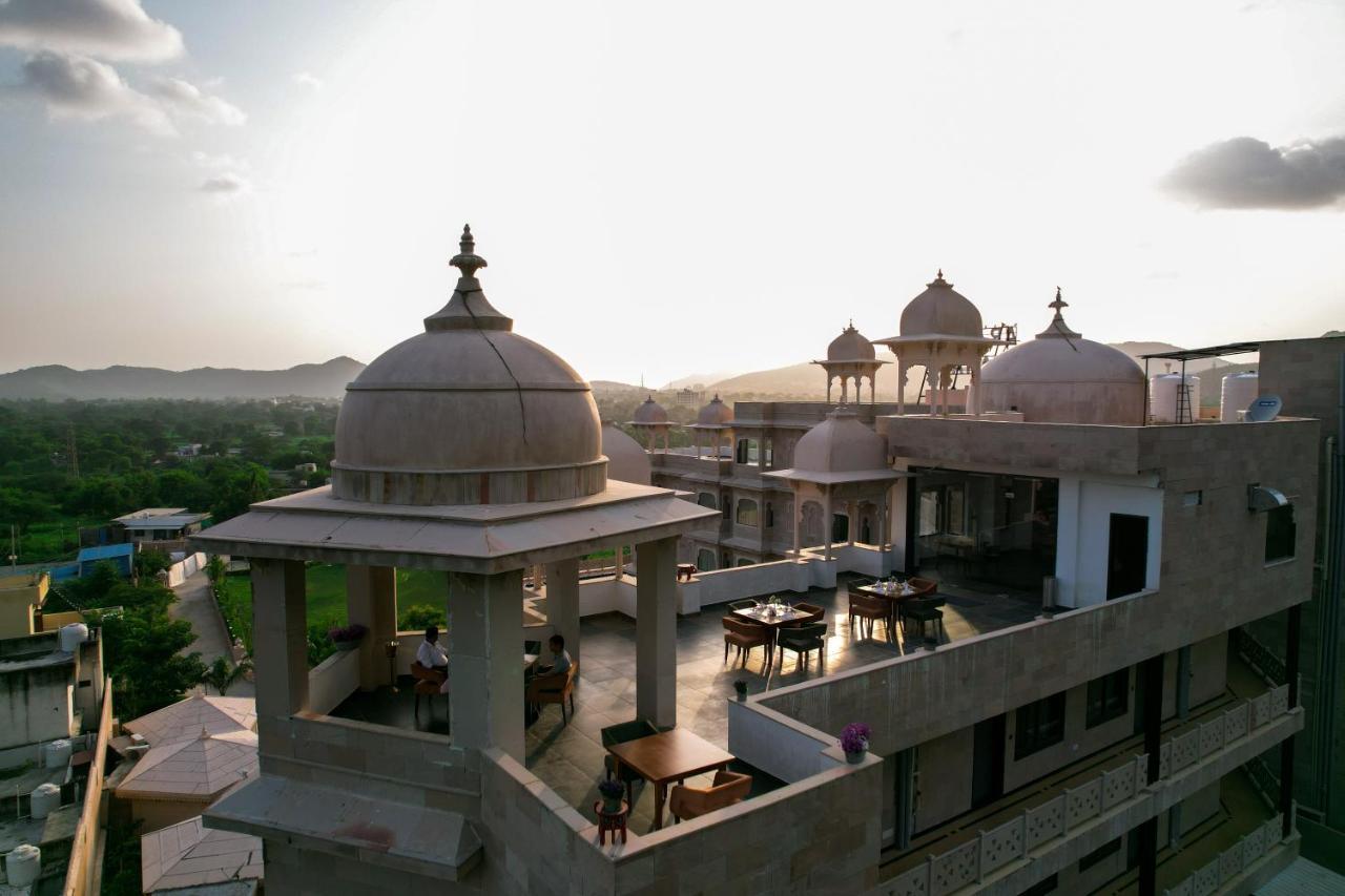 ホテル Traavista Aravali Mahal ウダイプル エクステリア 写真