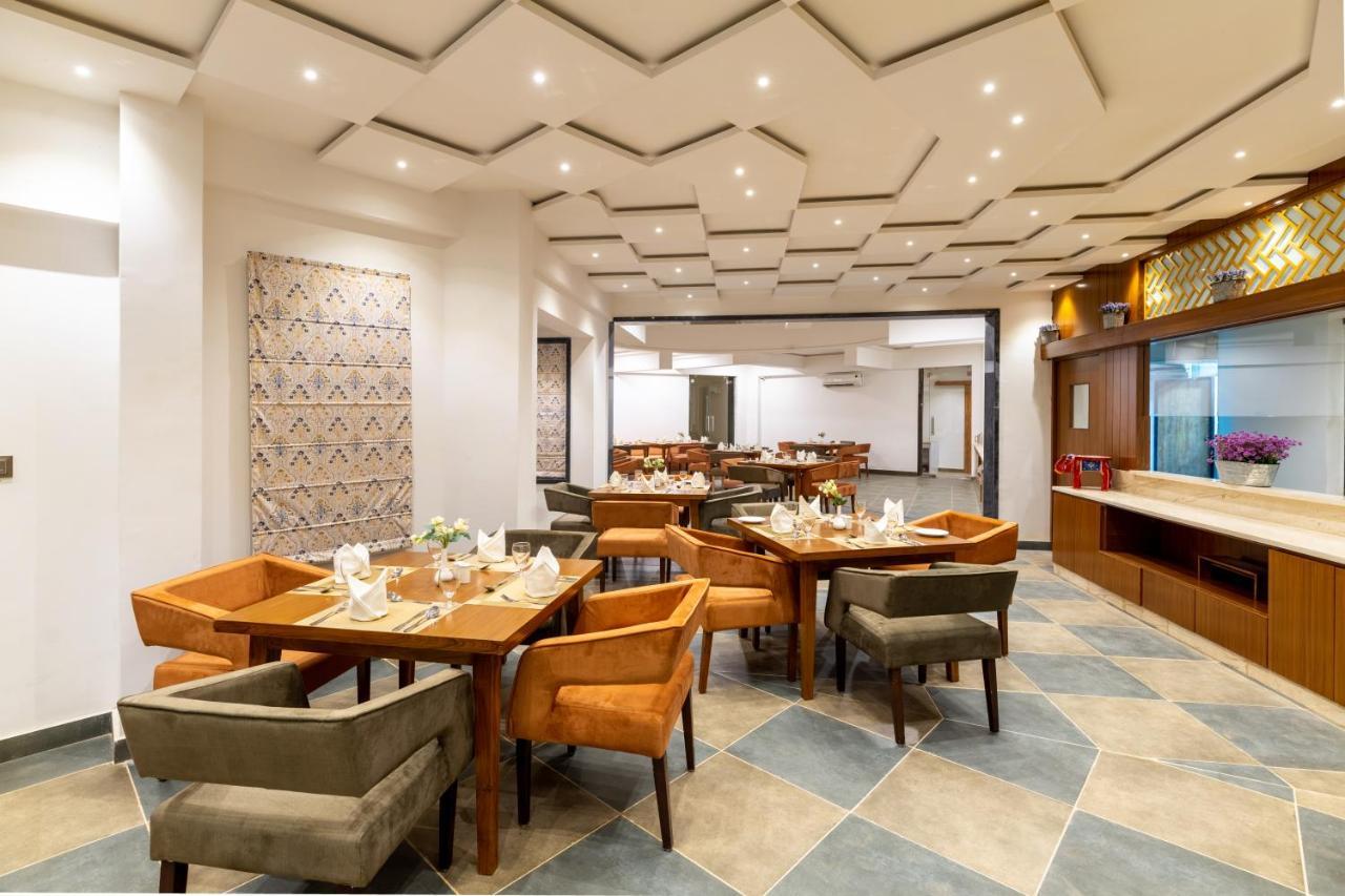 ホテル Traavista Aravali Mahal ウダイプル エクステリア 写真