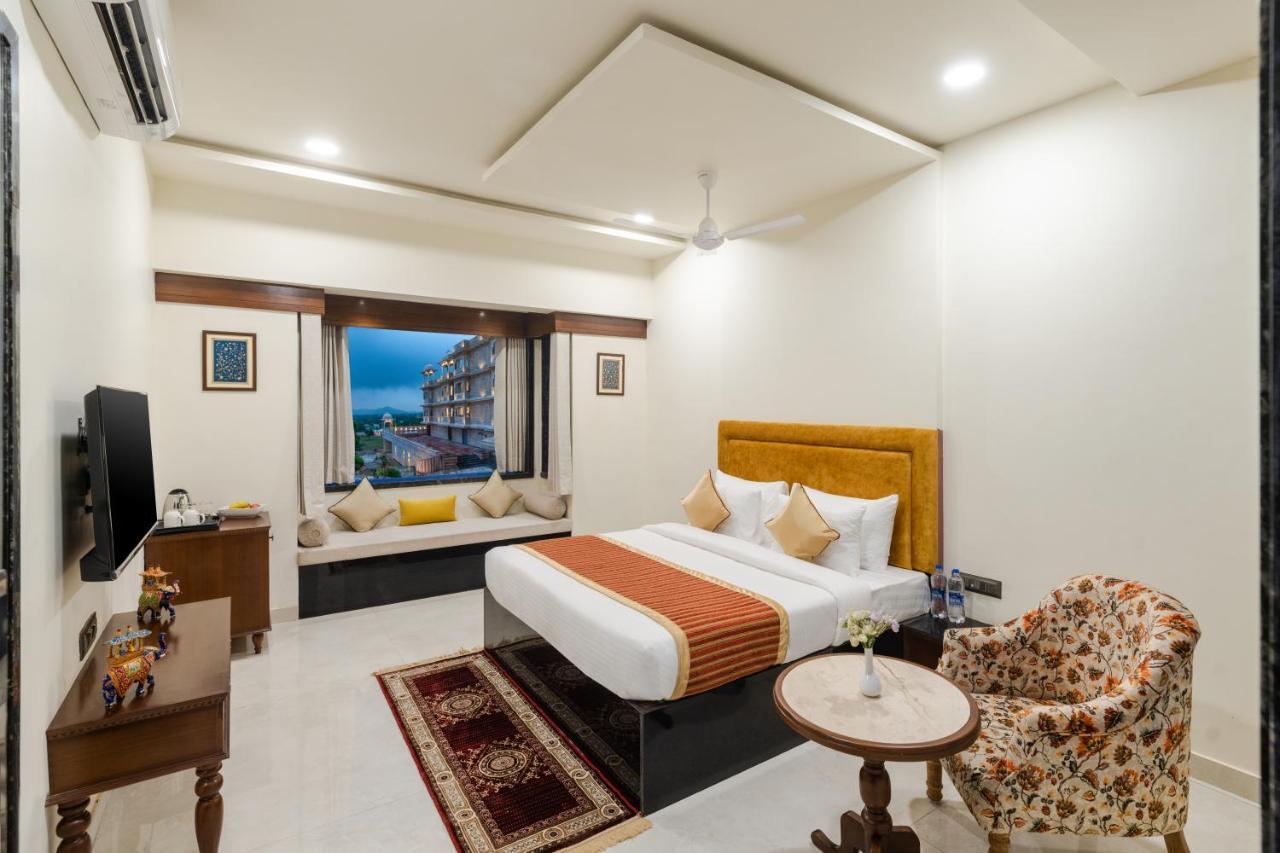 ホテル Traavista Aravali Mahal ウダイプル エクステリア 写真