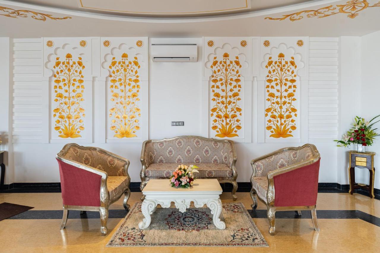 ホテル Traavista Aravali Mahal ウダイプル エクステリア 写真