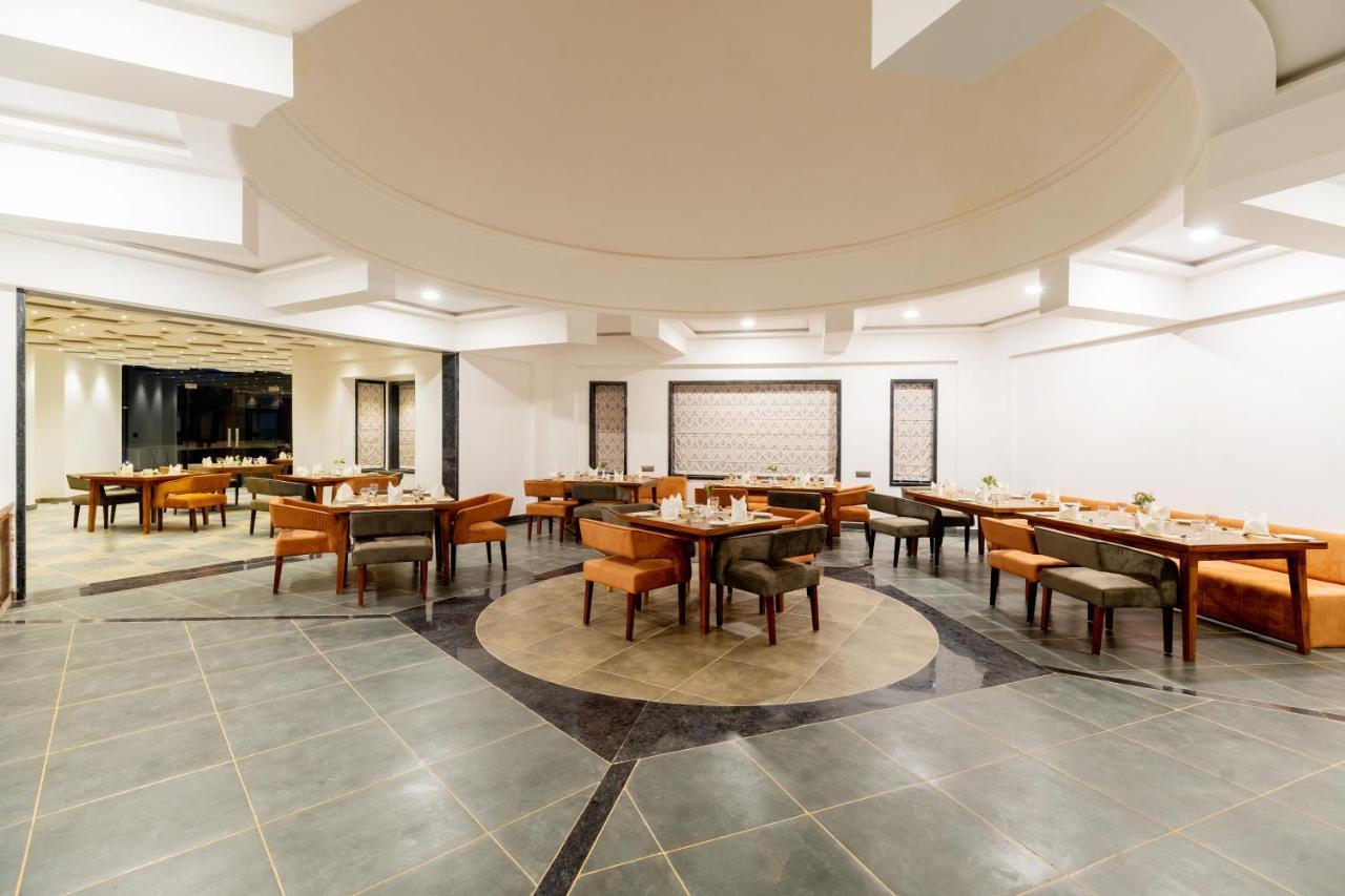 ホテル Traavista Aravali Mahal ウダイプル エクステリア 写真