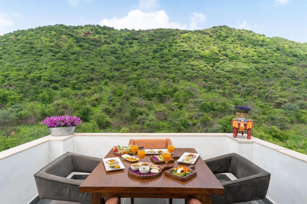 ホテル Traavista Aravali Mahal ウダイプル エクステリア 写真