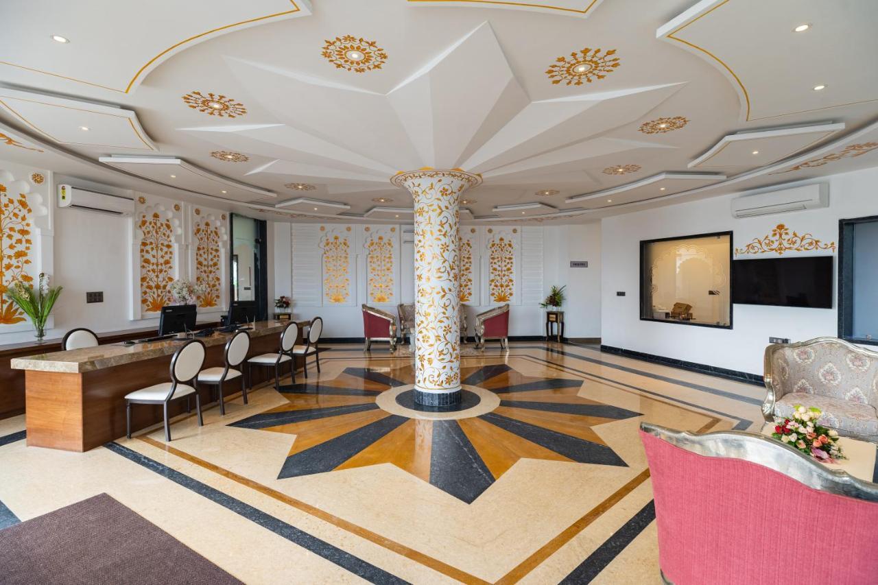 ホテル Traavista Aravali Mahal ウダイプル エクステリア 写真