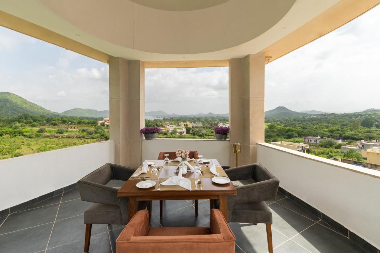 ホテル Traavista Aravali Mahal ウダイプル エクステリア 写真