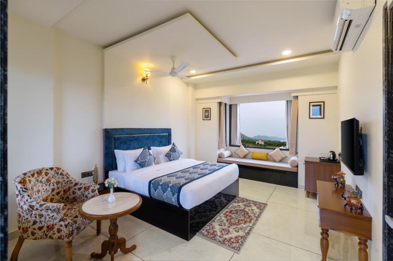 ホテル Traavista Aravali Mahal ウダイプル エクステリア 写真