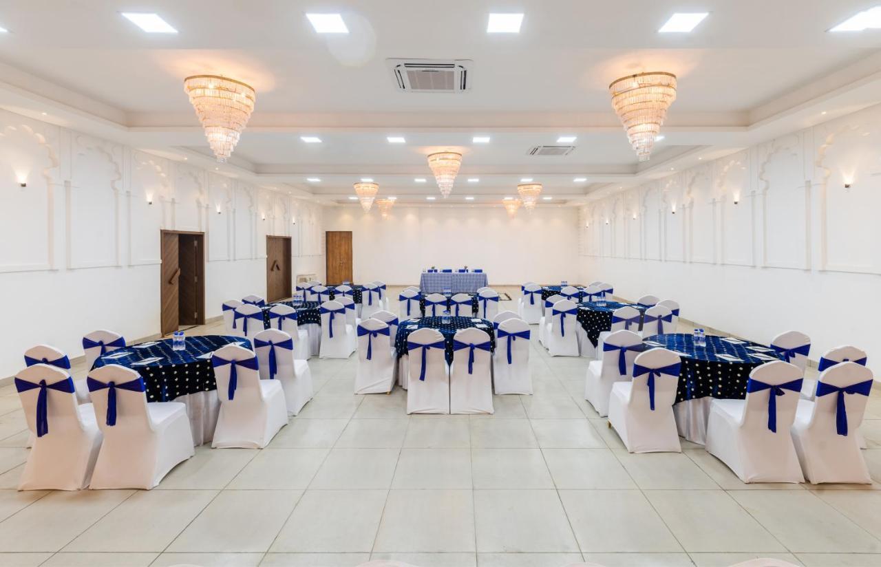 ホテル Traavista Aravali Mahal ウダイプル エクステリア 写真