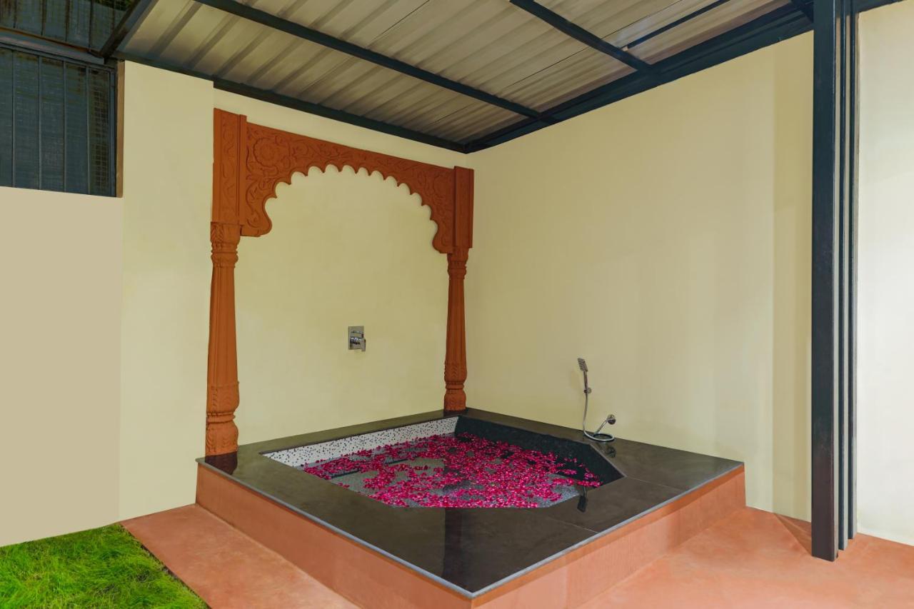 ホテル Traavista Aravali Mahal ウダイプル エクステリア 写真