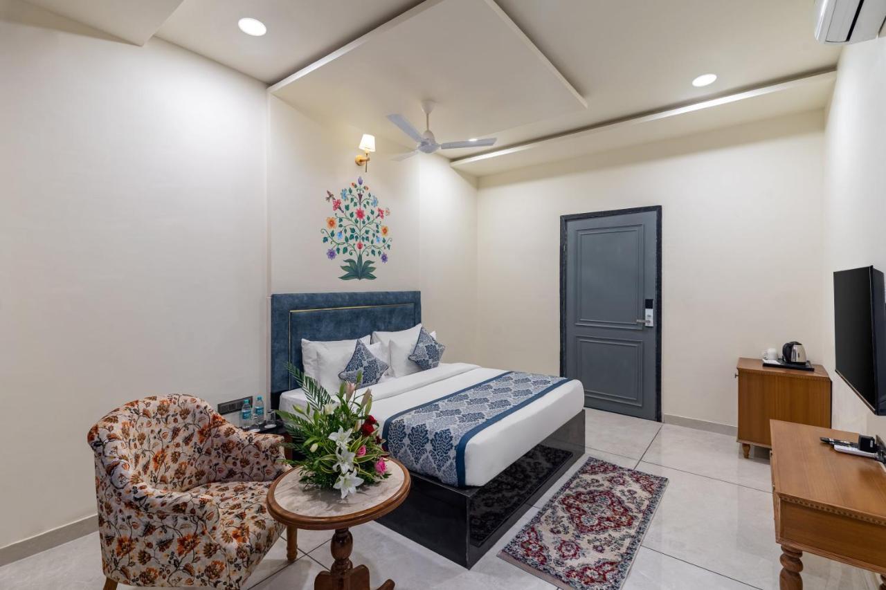 ホテル Traavista Aravali Mahal ウダイプル エクステリア 写真