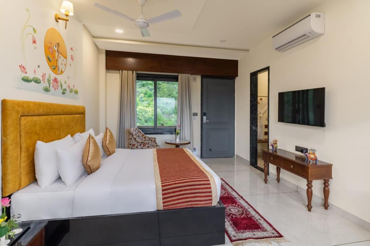 ホテル Traavista Aravali Mahal ウダイプル エクステリア 写真