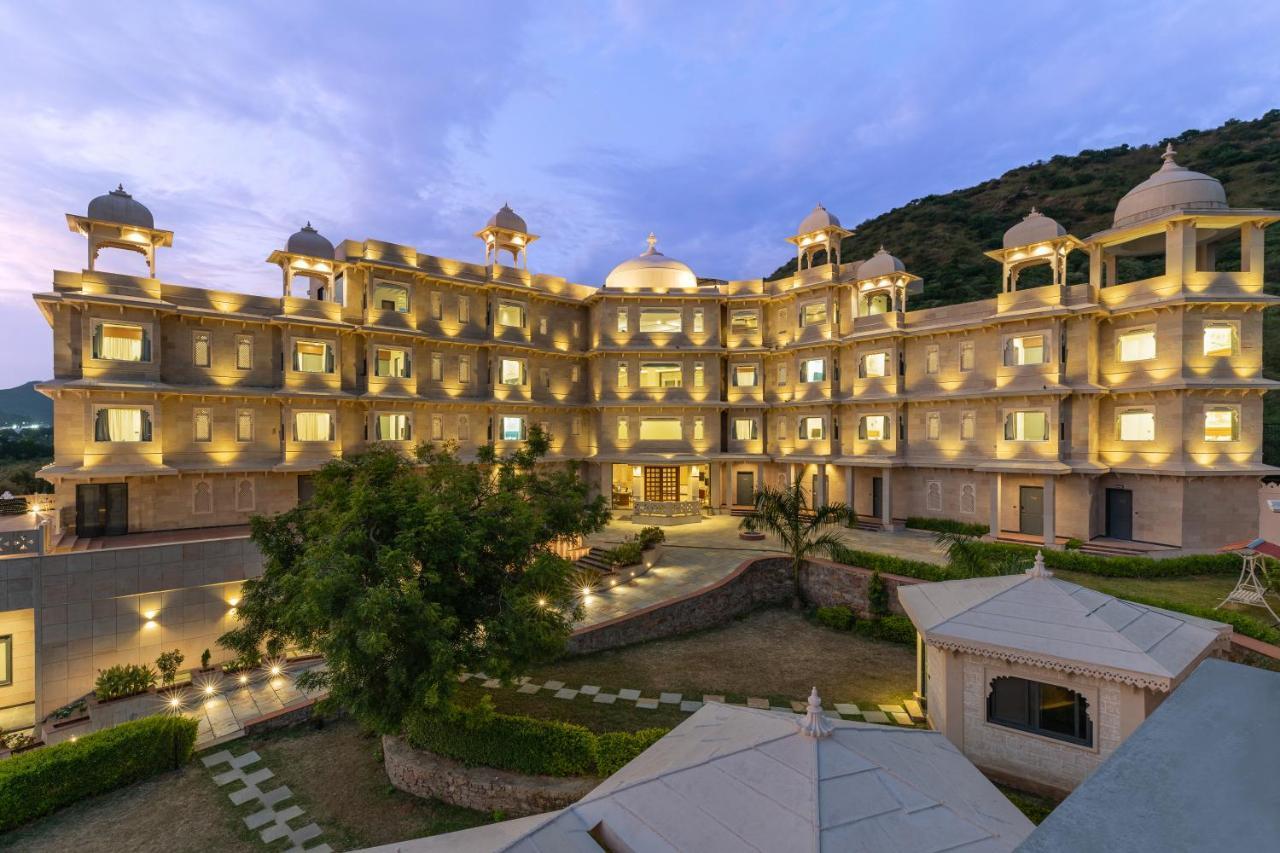 ホテル Traavista Aravali Mahal ウダイプル エクステリア 写真