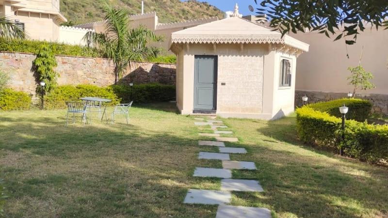 ホテル Traavista Aravali Mahal ウダイプル エクステリア 写真