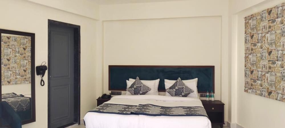 ホテル Traavista Aravali Mahal ウダイプル エクステリア 写真