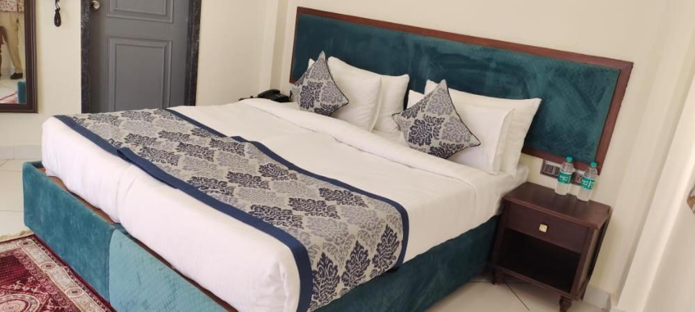 ホテル Traavista Aravali Mahal ウダイプル エクステリア 写真