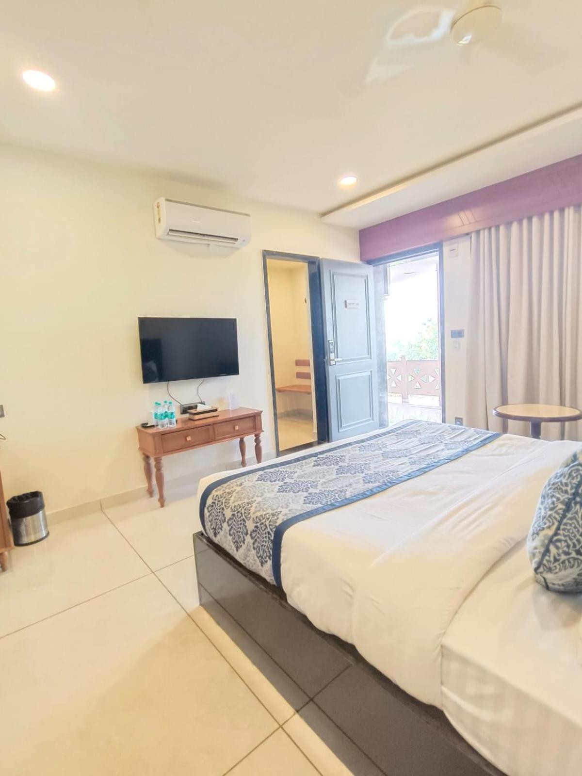 ホテル Traavista Aravali Mahal ウダイプル エクステリア 写真