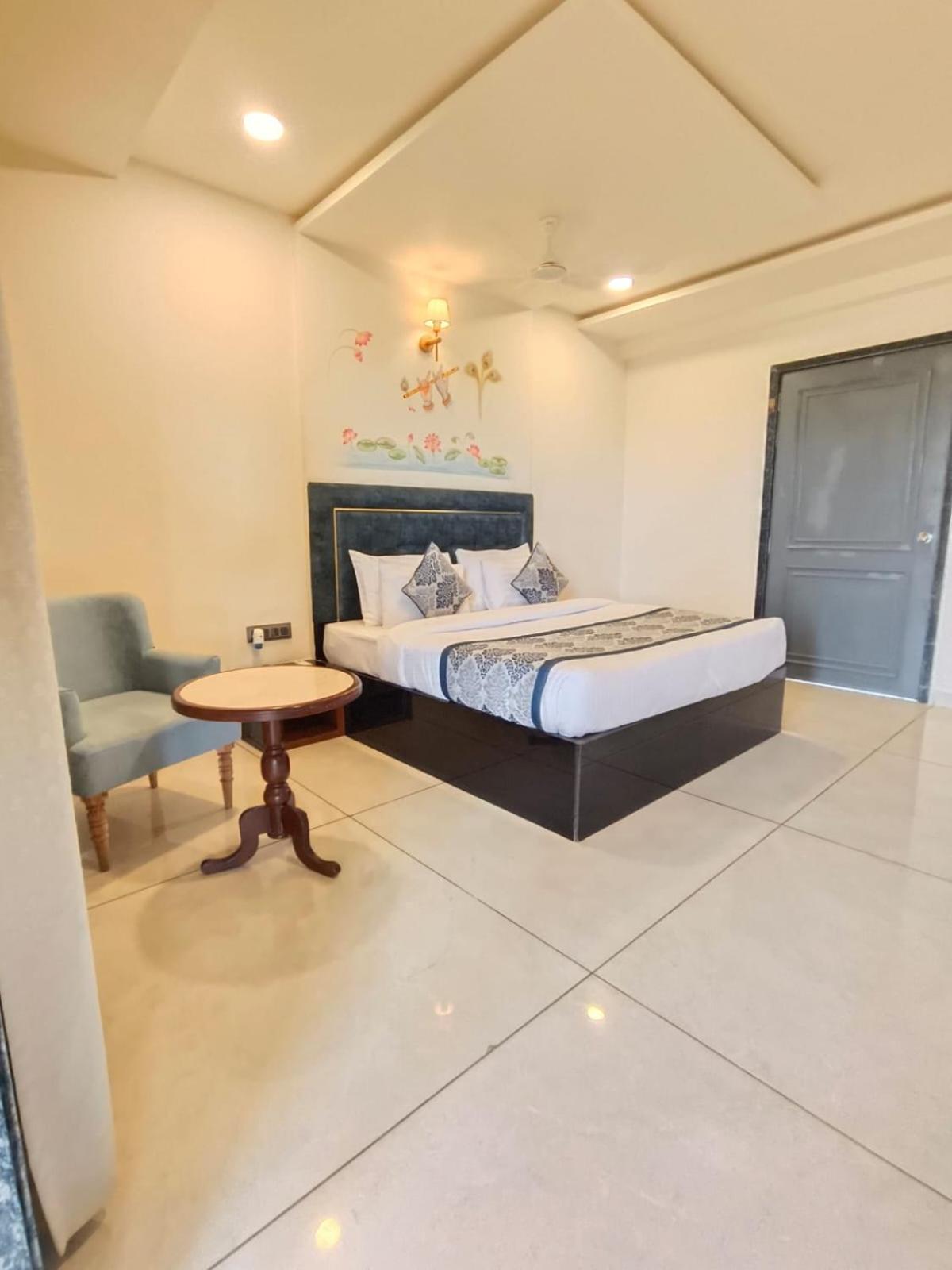ホテル Traavista Aravali Mahal ウダイプル エクステリア 写真